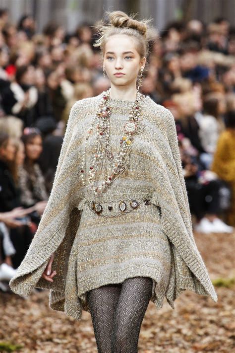 chanel 2018 autumn makeup|Chanel runway dresses.